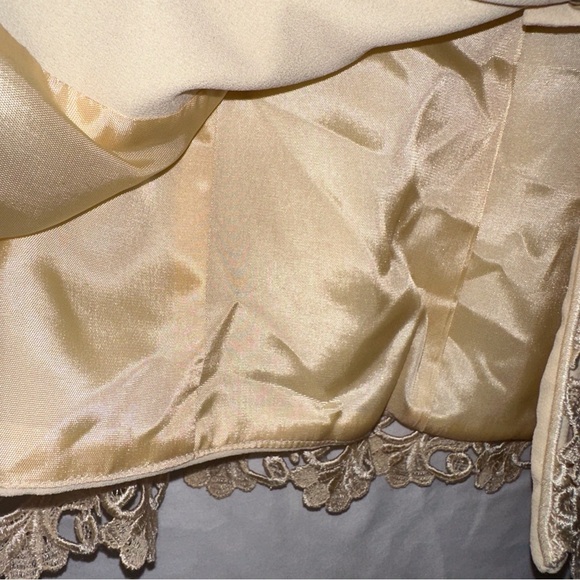 Karen Laurence by Matthew Size 8 Applique Lace Tiered Top Jacket Beaded Buttons - Picture 9 of 13